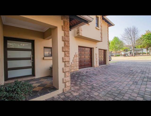 4 BEDROOM HOUSE FOR SALE IN GLEN ERASMIA